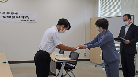 日本教育公務員弘済会の奨学金給付式を行いました